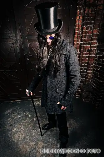 04032012-163727-shooting