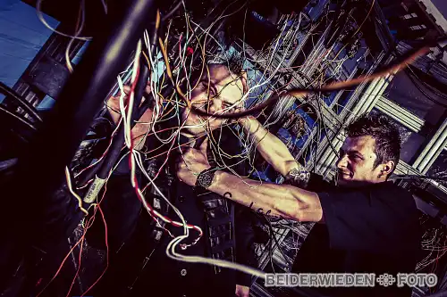 05052012-232137-shooting