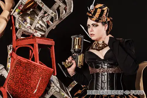 05052012-235951-shooting