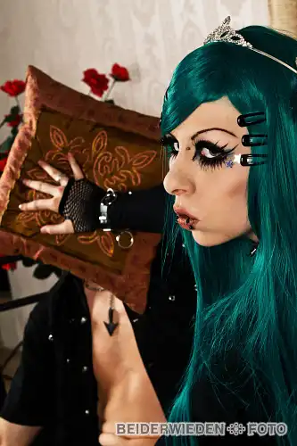 14052011-224103-shooting